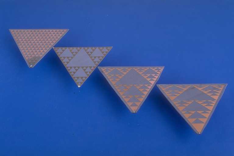 Perturbation of the Sierpinski Antenna